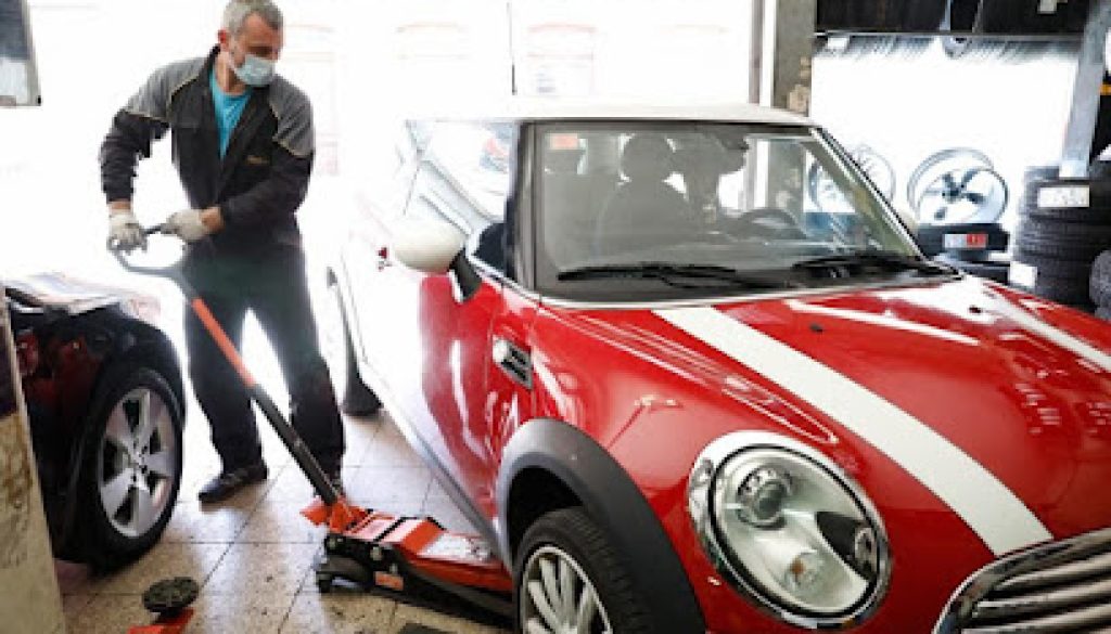 Imagen de Express Auto | Neumaticos la Felguera - Mecanica rapida - Pre ITV - Taller Audi Tiptronic - S tronic