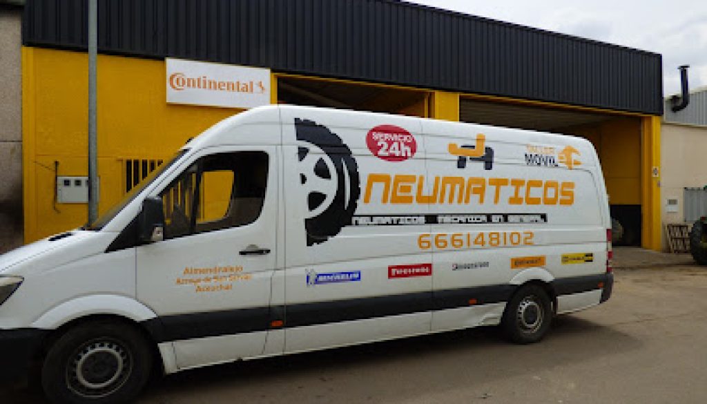 Imagen de J.A NEUMATICOS Unidades Moviles Reparacion 24H