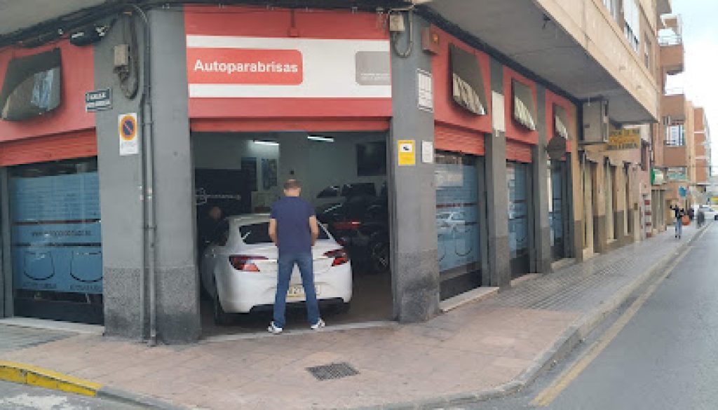 Imagen de GLASS TALLERES Autoparabrisas Levante