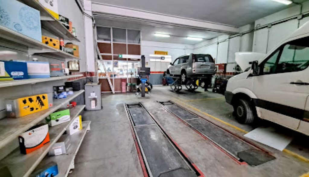Imagen de Neumaticos y Mecanica Rapida Granado S.L