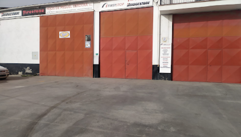 Imagen de Neumaticos Hijos de Miguel Cerdera SL Padul taller FIRST STOP