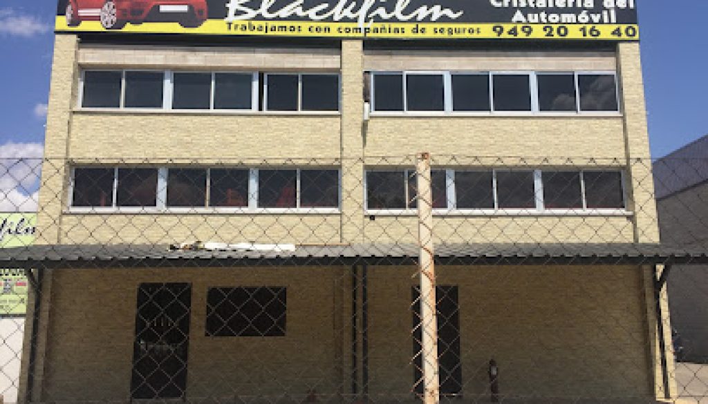 Imagen de Blackfilm Guadalajara - Tintado e instalacion de Lunas para coches